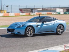 Conduzir um Ferrari Califórnia no Autódromo do Estoril - 2 Voltas