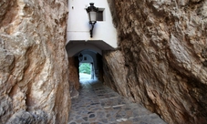 Guadalest Valley and Algar springs: guided tour from Alicante