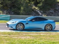 Conduzir um Ferrari Califórnia no Autódromo do Estoril - 1 Volta